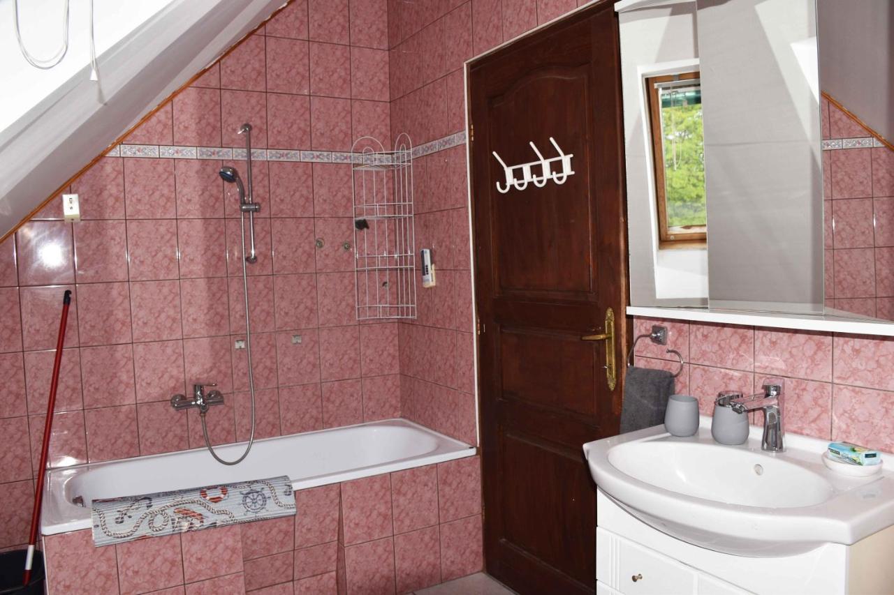 Pilikan Apartments - Park, Agroturism, Vineyard & Farm Сержегтомай Екстер'єр фото