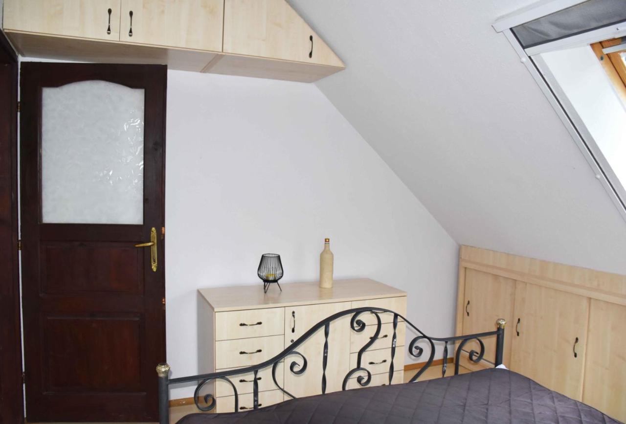 Pilikan Apartments - Park, Agroturism, Vineyard & Farm Сержегтомай Екстер'єр фото